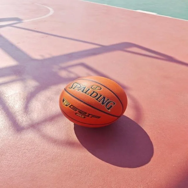 辽宁男篮热身赛失误偏多杨鸣复盘外线防守漏洞显隐忧
